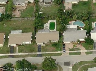 223 SE 13th St, Deerfield Beach, FL 33441