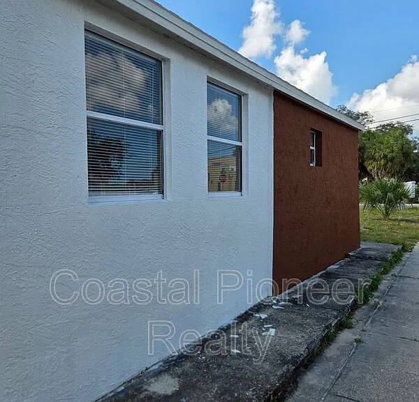 606 Cross St — Photo 9