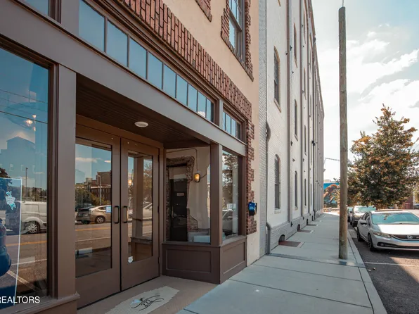 222 N Central St APT 208, Knoxville, TN 37917