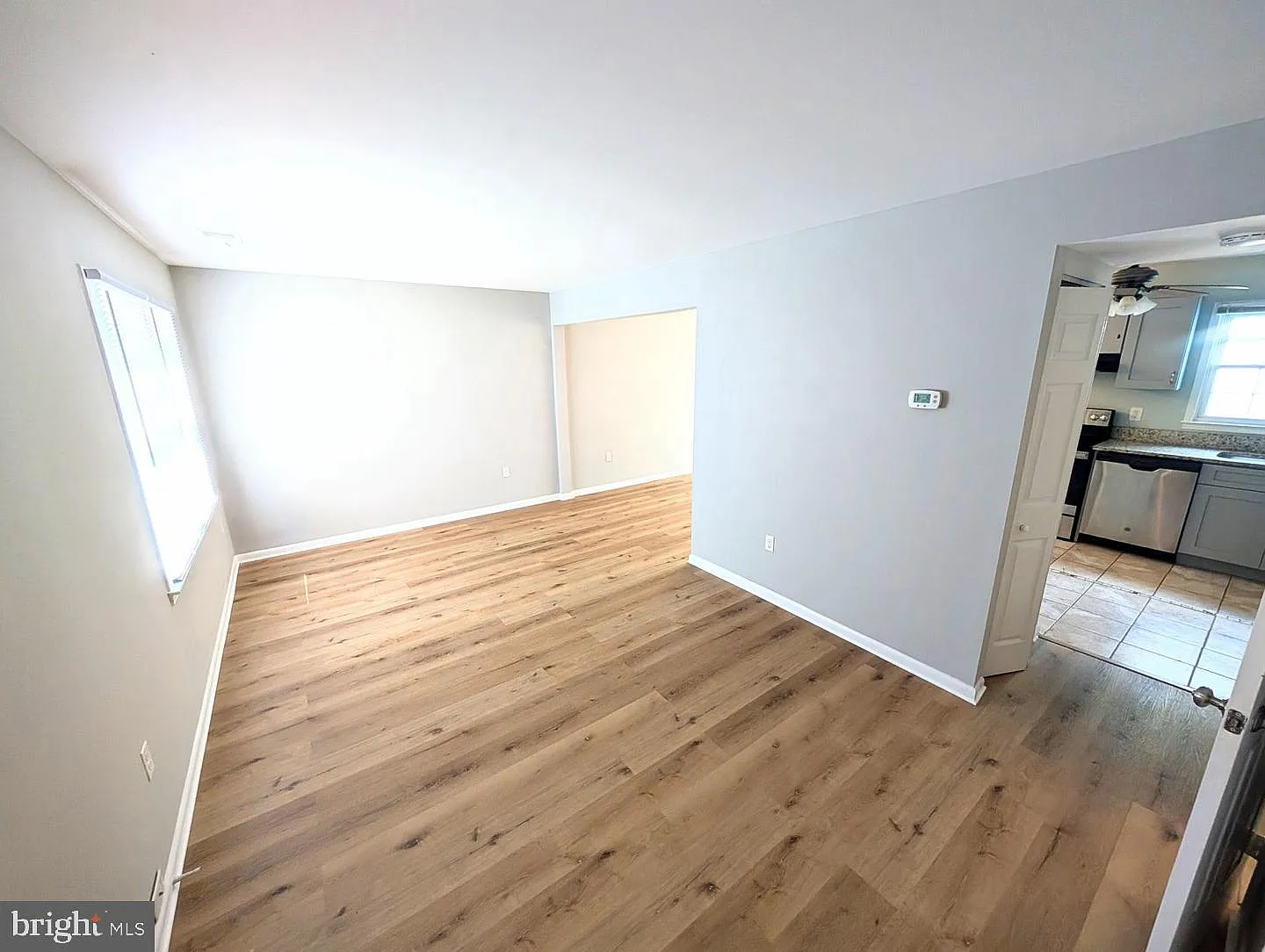 3 bed, 1.5 bath, 1056 sqft, $2,350 — Photo 3