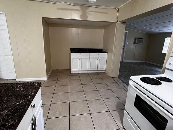 5th image of 424 Shawnee Ln