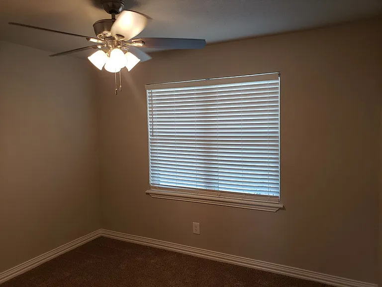 1711 Longview St — Photo 15