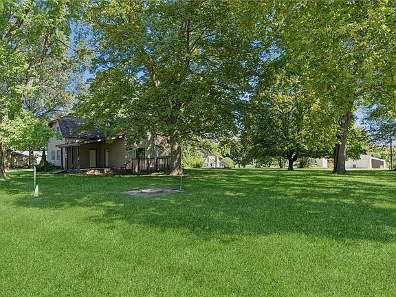 2nd image of 106 College St