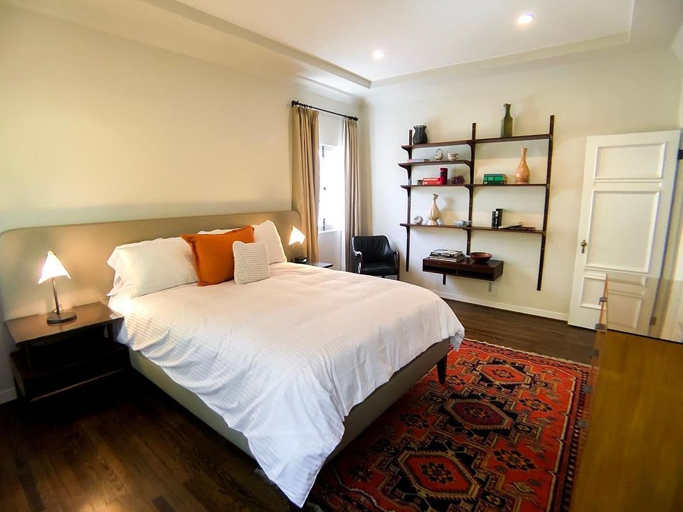 1st image of 1330 N Harper Ave #212