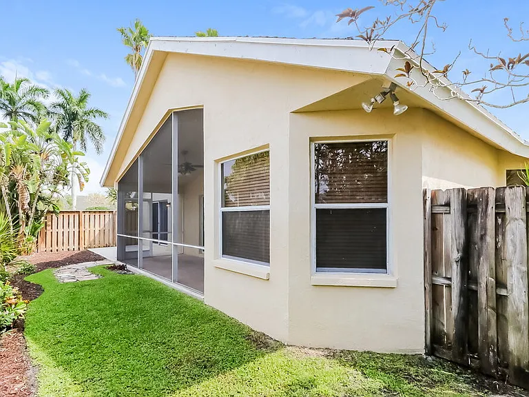 12996 Meadowbreeze Dr — Photo 16