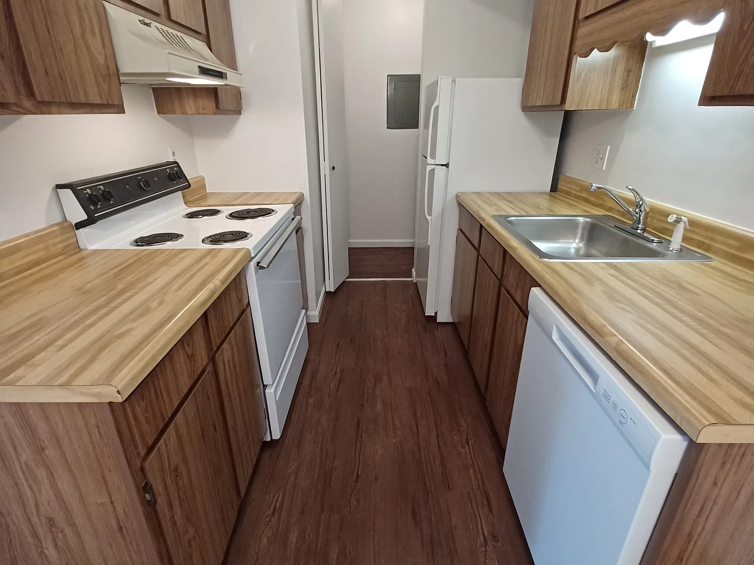 2 bed, 735 sqft, $1,200 — Photo 2