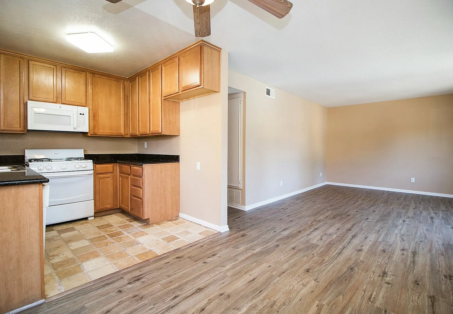 518 Calle Montecito — Photo 3