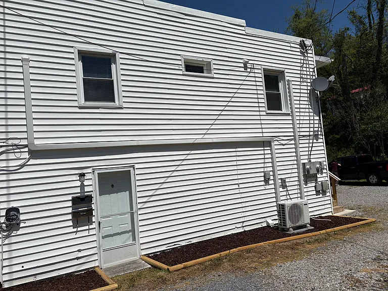 557 S Church St #A — Photo 2