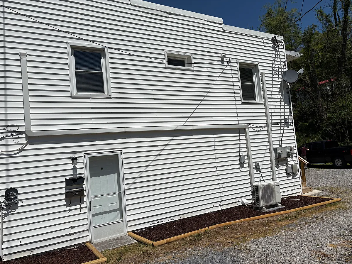 Building Photo - 557 S Church St #A