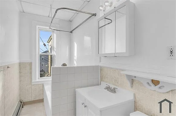 5 bed, 1450 sqft, $2,500 — Photo 2
