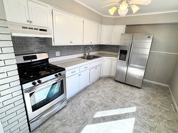 2nd image of 1440 S Stewart Ave