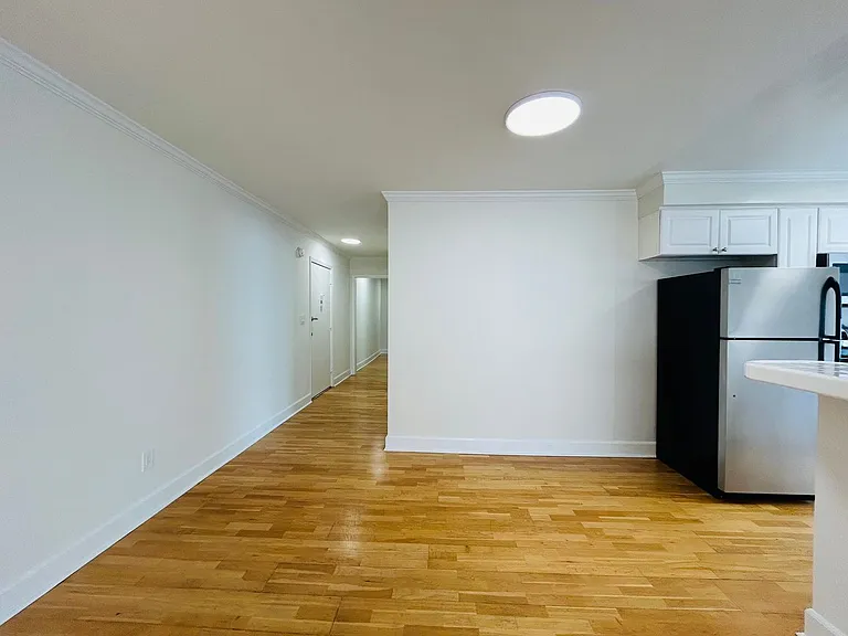 1827 Veteran Ave — Photo 6