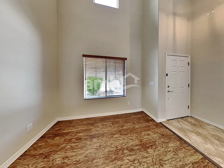 2542 W Cordia Ln — Photo 9