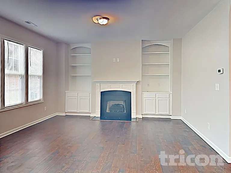 32 Balboa Pkwy — Photo 2