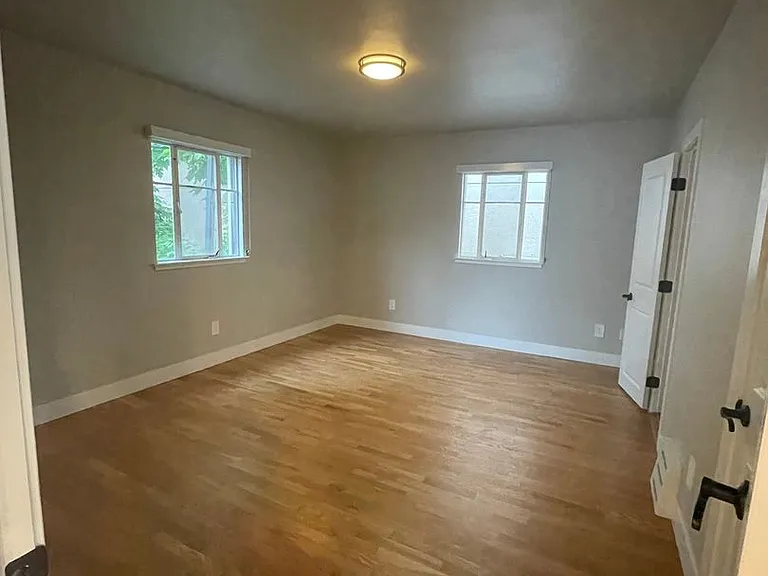 921 Walnut St — Photo 15