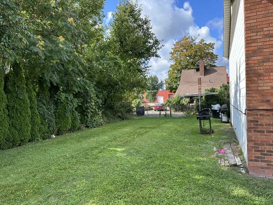 2nd image of 627 W 32nd St