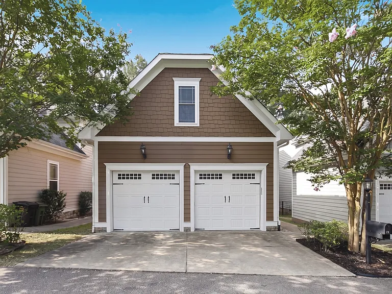 73 Falconridge Dr — Photo 3