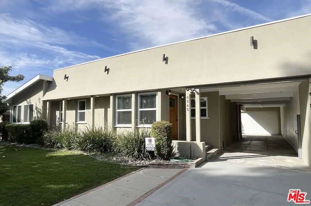 3 bed, 2.0 bath, 1326 sqft, $5,200 — Photo 1