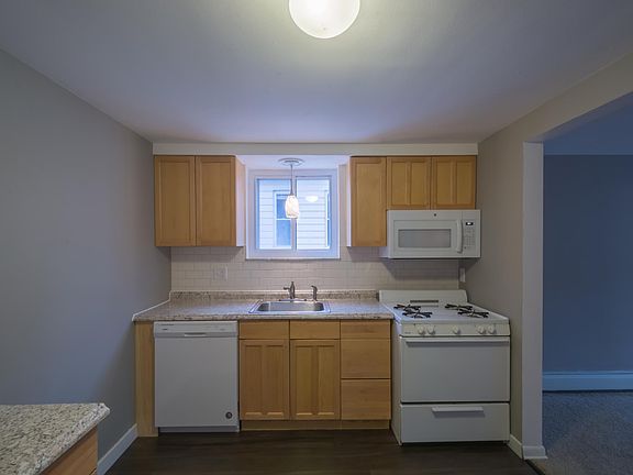 2nd image of 321 Hawthorne Ave APT 2