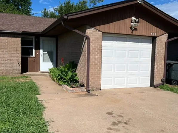 707 Swan Lake Rd #705, Edmond, OK 73003