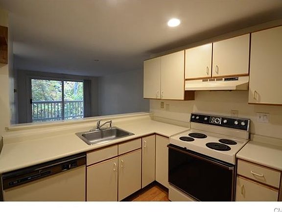 3rd image of 980 Lindley St #301H