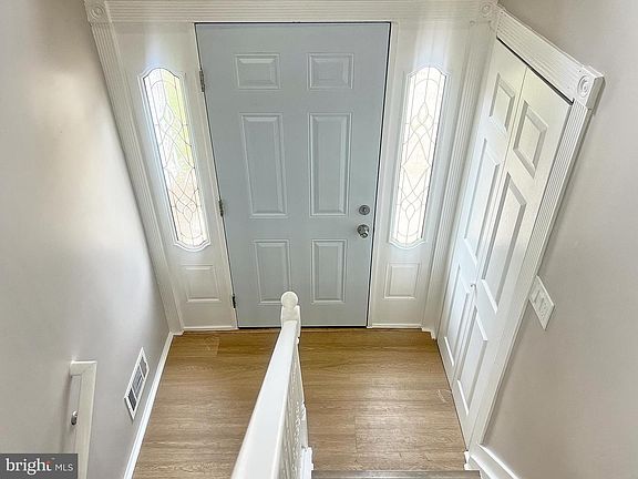 3rd image of 1025 Kingsbury Rd