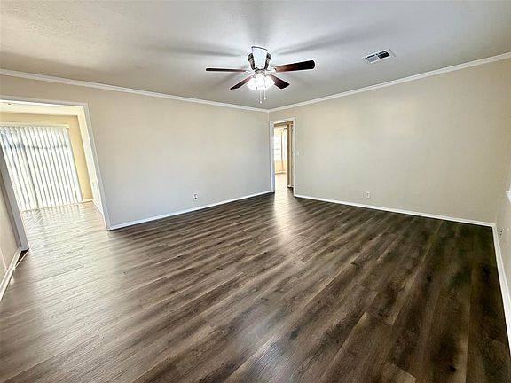 5th image of 909 N Elm St