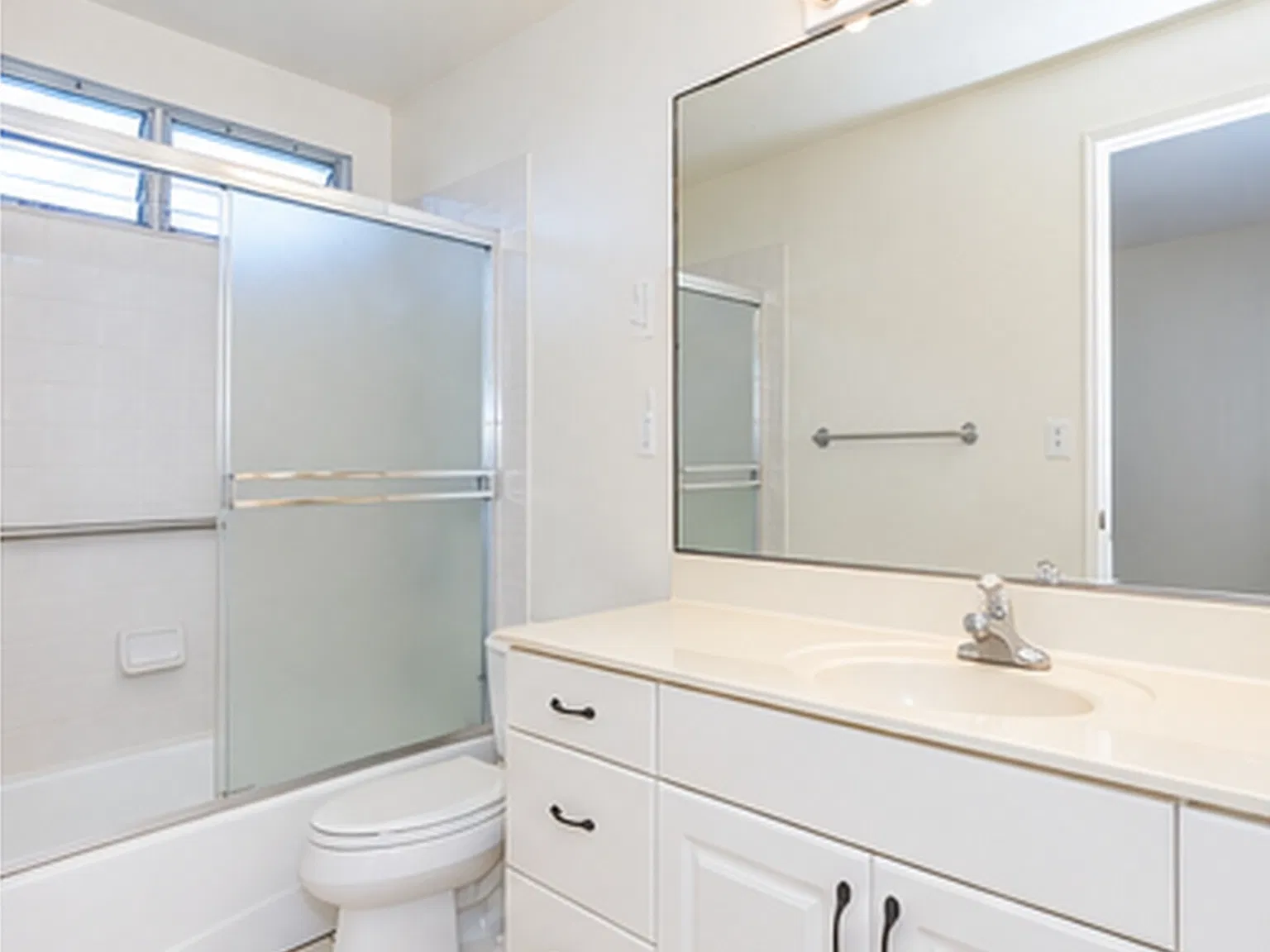 4 bed, 2024 sqft, $6,300 — Photo 4