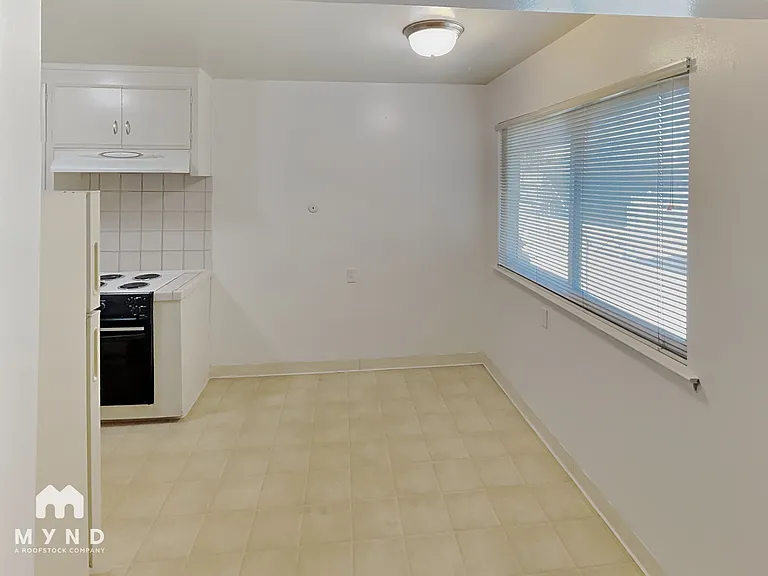 870 Burbank Dr #5 — Photo 6