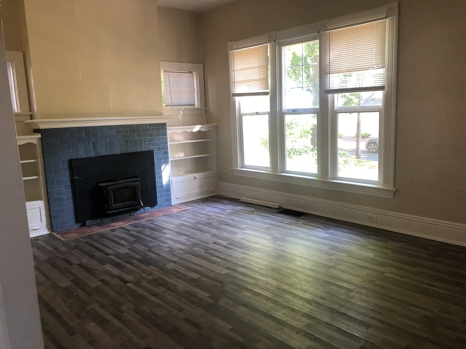 5 bed, 3.5 bath, 1728 sqft, $2,500 — Photo 2