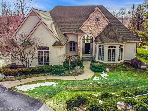 5636 Golf Pointe Dr, Clarkston, MI 48348