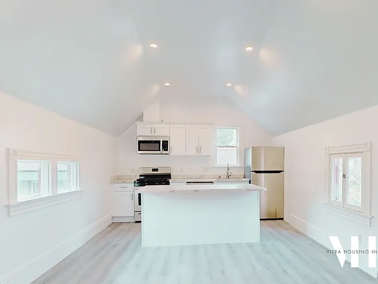Apt 1032.50: Four Bed, Four Bath BEAUTIFUL Upstairs Apartment home, fully remodeled, large bedrooms, fully remodeled - tons of space