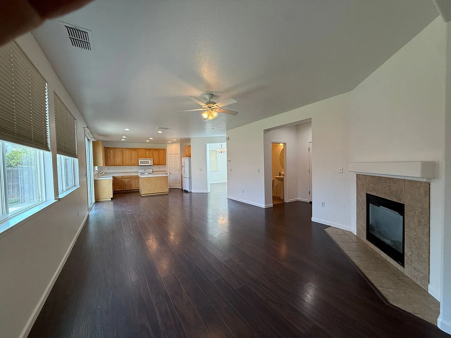Beautifully Maintained 3-Bedroom Home in Fairfield — Photo 3