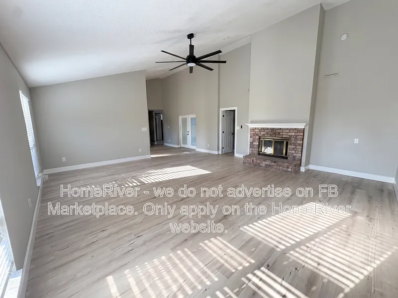4 bed, 3.0 bath, 2500 sqft, $2,800 — Photo 2
