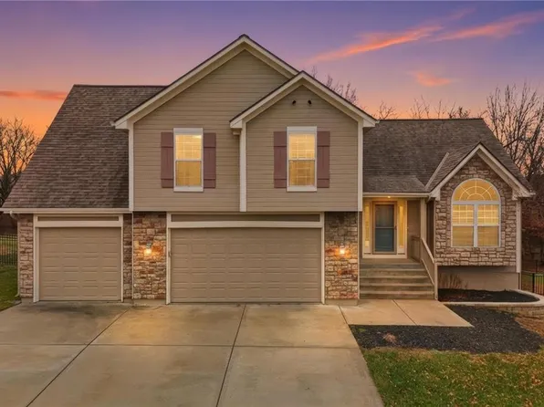 701 Tomahawk Ct, Smithville, MO 64089