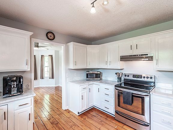 3rd image of 3538 Armstrong Rd