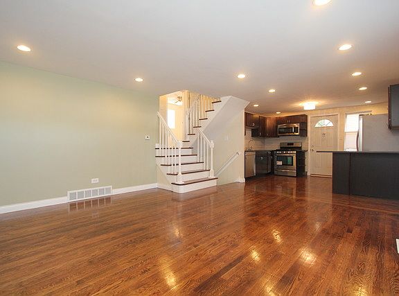 3rd image of 8364 S Kenwood Ave