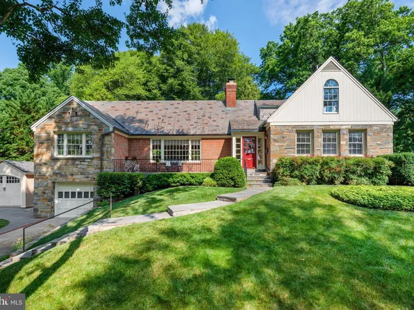 9530 E Stanhope Rd, Kensington, MD 20895