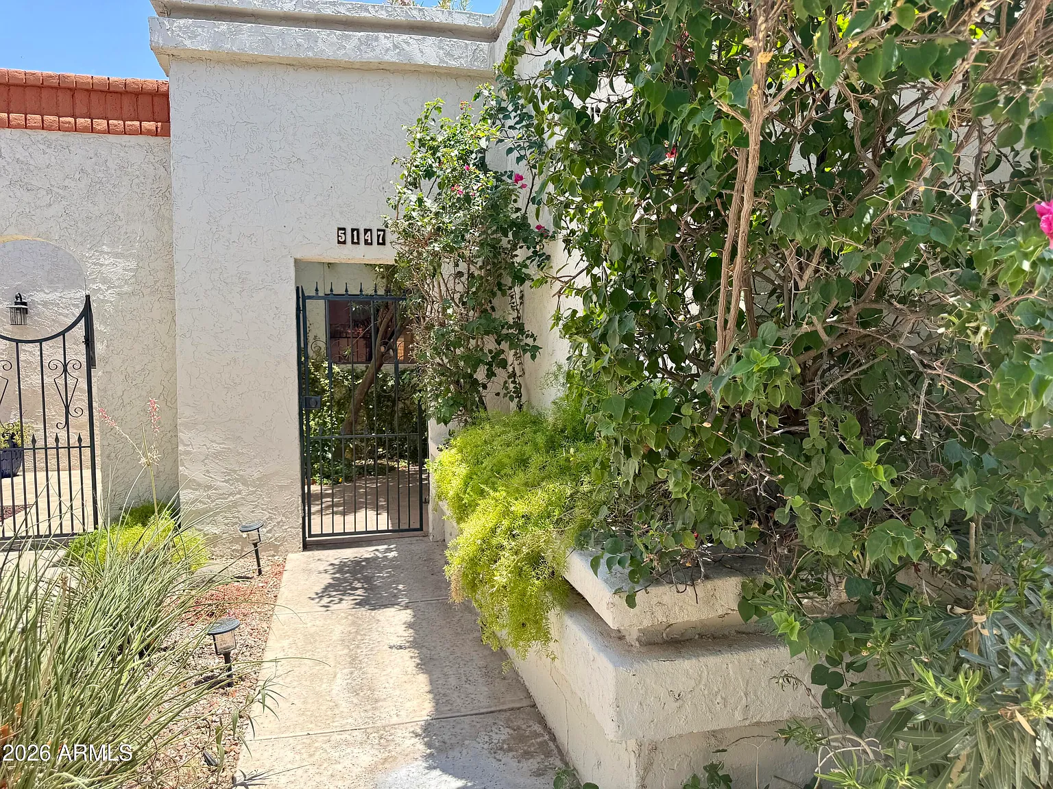 2 bed, 2.0 bath, 1274 sqft, $2,500 — Photo 2