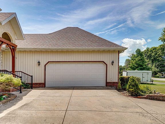 823 McVey St-42