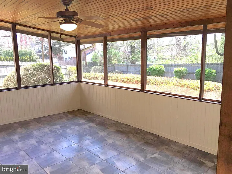 6300 Maiden Ln — Photo 12