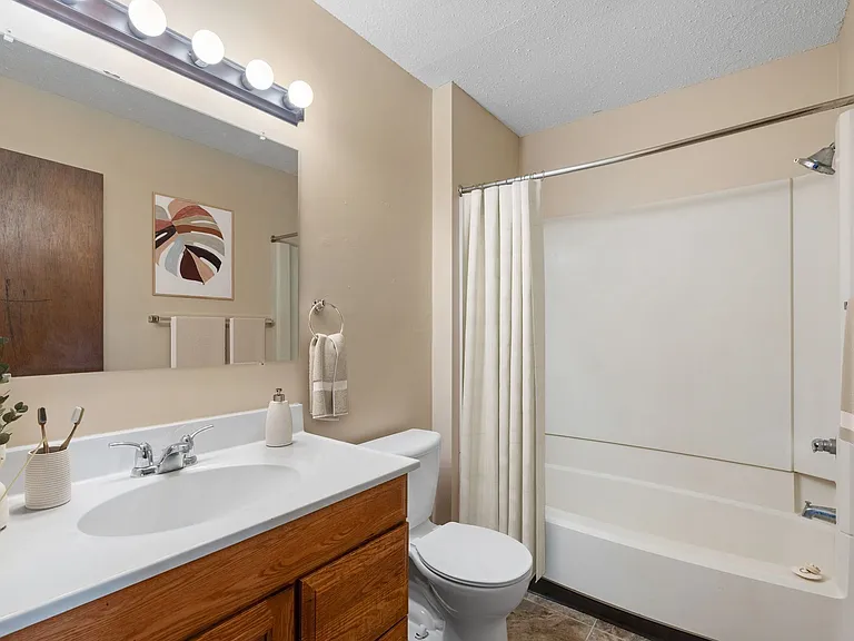 Summit Park Apartments — Photo 13
