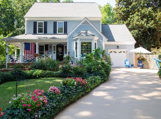 206 Leeward Ct, Cary, NC 27511