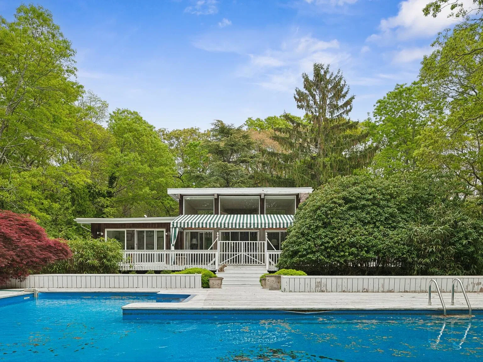 East Hampton Close To Villages — Photo 2