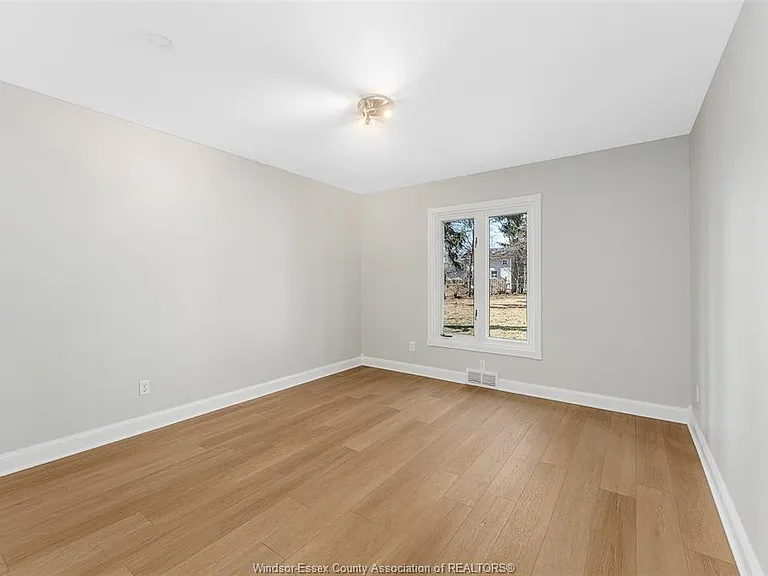 132 Division St N — Photo 14