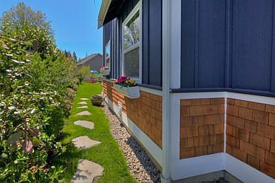 Neat side yard