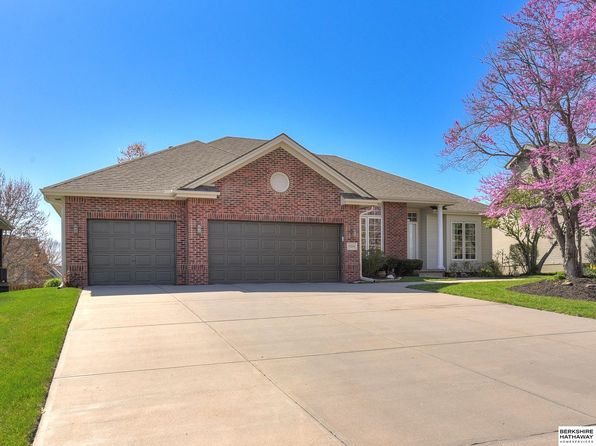 5210 S 165th St, Omaha, NE 68135