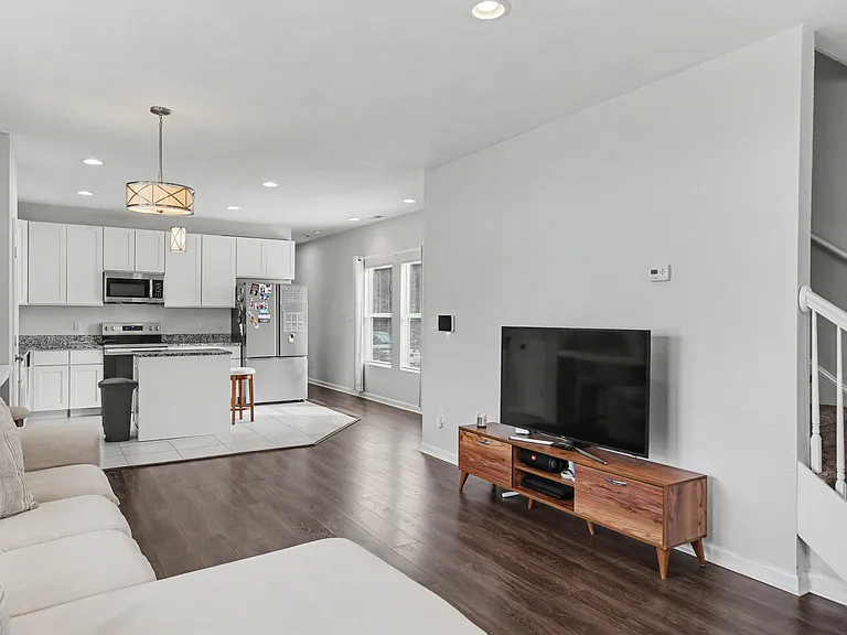 2700 Myrtle Ave — Photo 6