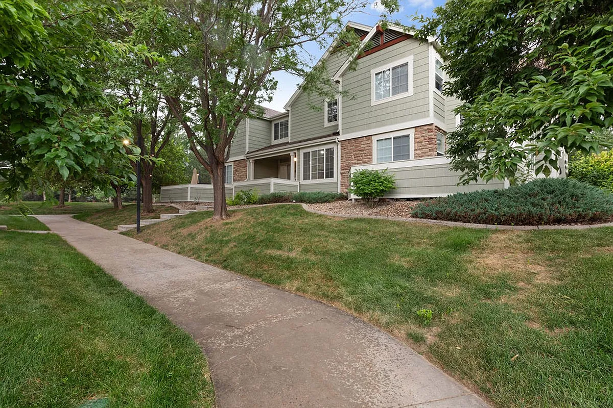 Building Photo - 5550 Corbett Dr #F32