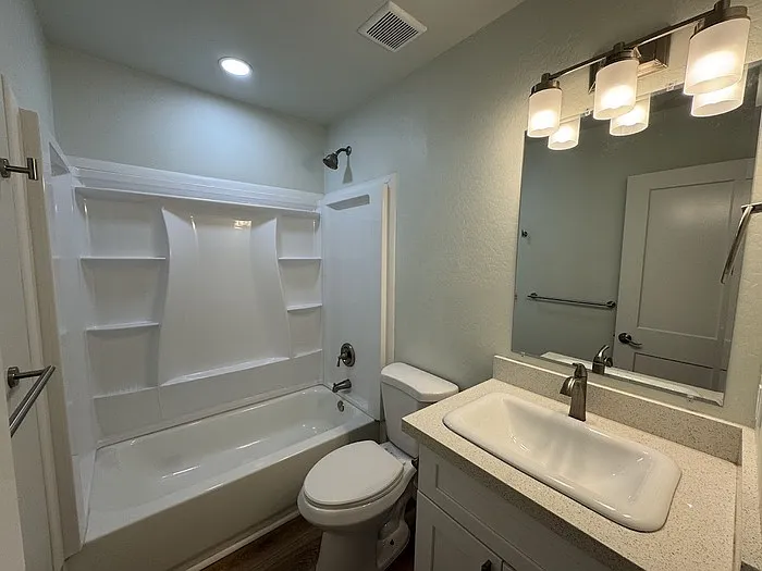 638 W 5th Ave #C — Photo 7